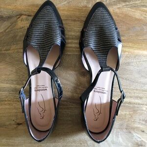 Wonders flat sandals with cut outs 40